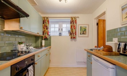 2 Bed in Two Waters Foot 6