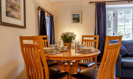 2 Bed in Two Waters Foot 5