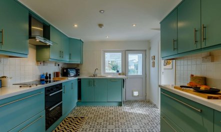 4 Bed in Mawgan Porth 9