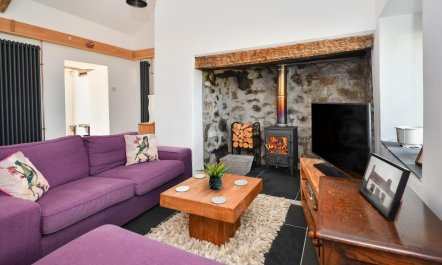 3 Bed in Pengroeslon