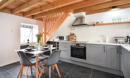 3 Bed in Pengroeslon 7