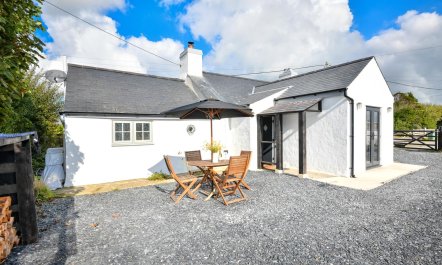 3 Bed in Pengroeslon 2