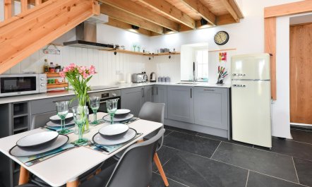 3 Bed in Pengroeslon 1