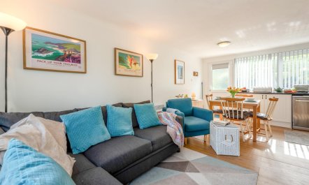 2 Bed in Freshwater East