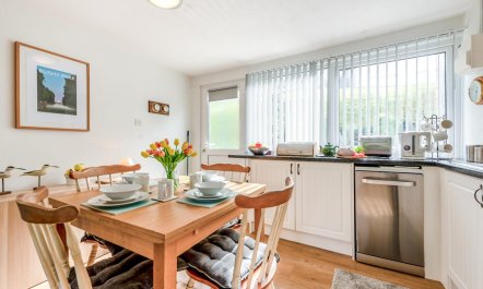 2 Bed in Freshwater East 4