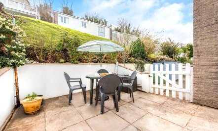 2 Bed in Freshwater East 8