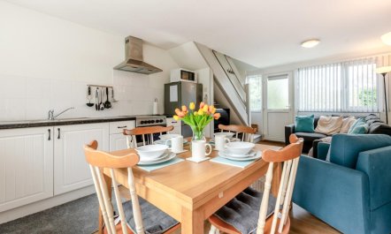 2 Bed in Freshwater East 5