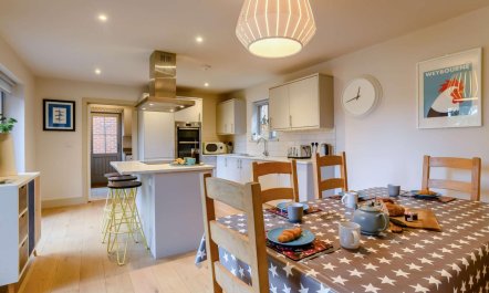 4 Bed in Holt 7