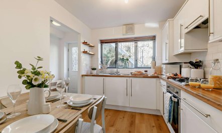 2 Bed in Charlestown 3