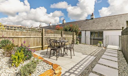 2 Bed in Charlestown 1