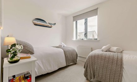 2 Bed in Charlestown 9