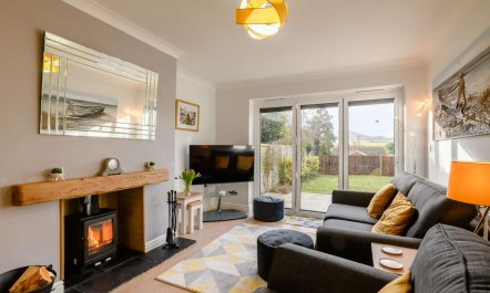 2 Bed in Weybourne 2