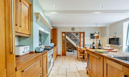 4 Bed in Two Mile Oak 7