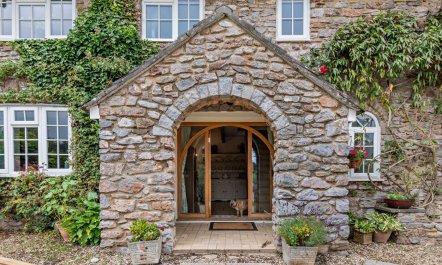 4 Bed in Two Mile Oak 1