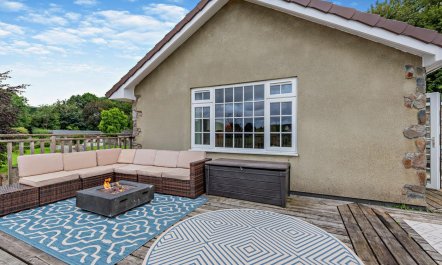 4 Bed in Two Mile Oak 3