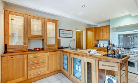 4 Bed in Two Mile Oak 8