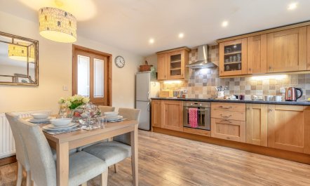 2 Bed in East Chilla 4