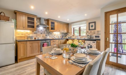 2 Bed in East Chilla 5