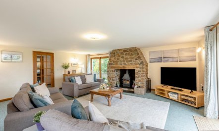 4 Bed in East Chilla 3