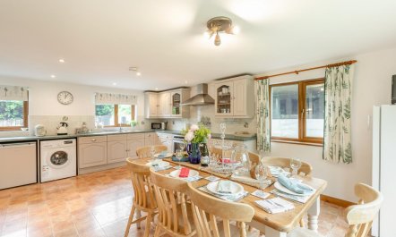 4 Bed in East Chilla 4