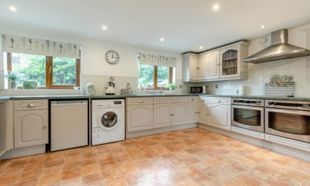 4 Bed in East Chilla 7