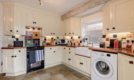 3 Bed in Trimingham 5