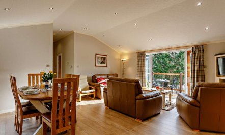 3 Bed in Two Waters Foot 7