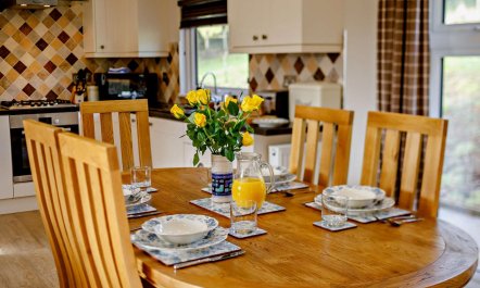 3 Bed in Two Waters Foot 2