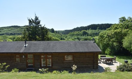 3 Bed in Two Waters Foot 5