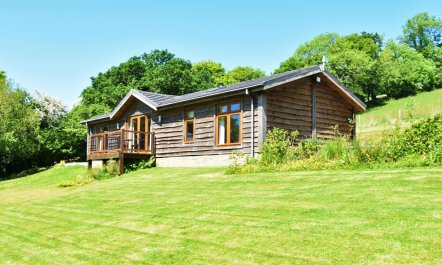 3 Bed in Two Waters Foot