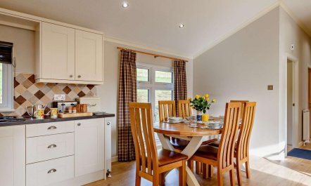 3 Bed in Two Waters Foot 8