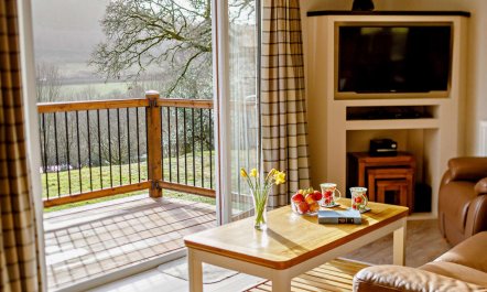 3 Bed in Two Waters Foot 3