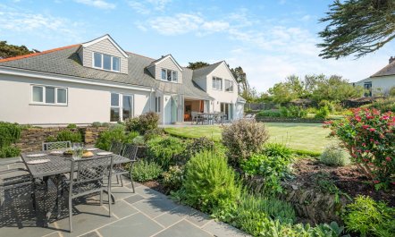 6 Bed in Constantine Bay 8