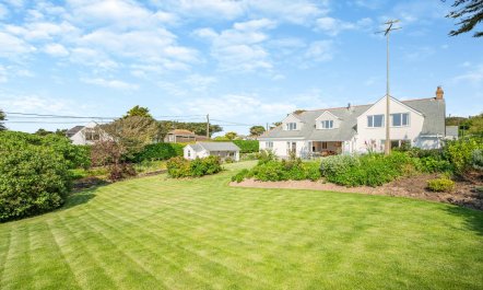 6 Bed in Constantine Bay