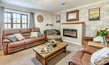 3 Bed in Stackpole 1