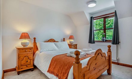 4 Bed in Woodbridge 9