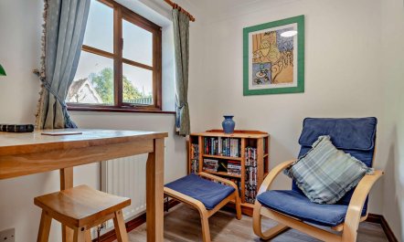 4 Bed in Woodbridge 8