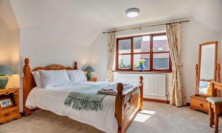 4 Bed in Woodbridge 7