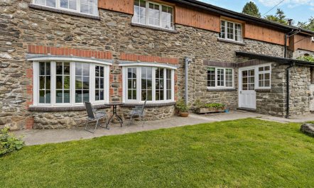 3 Bed in Cemmaes Road 1