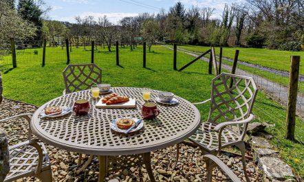 2 Bed in Cross Inn 2