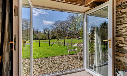 2 Bed in Cross Inn 1