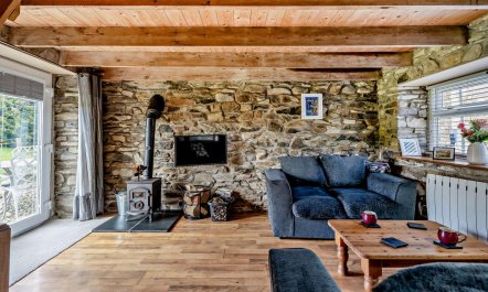 2 Bed in Cross Inn 3