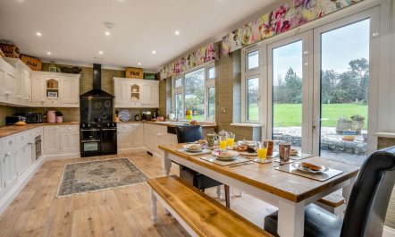 10 Bed in Llanrhidian 2