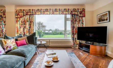 10 Bed in Llanrhidian 8