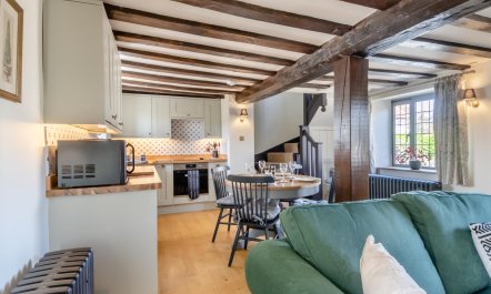 3 Bed in Weybourne 3