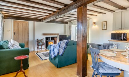 3 Bed in Weybourne 8