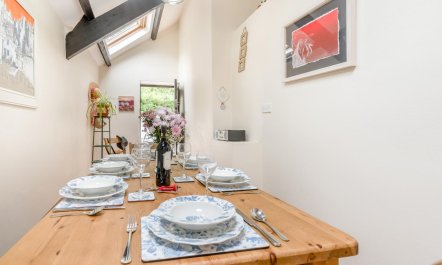 4 Bed in Two Waters Foot 3