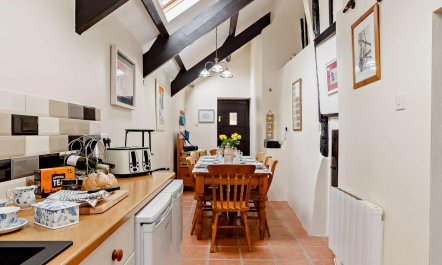 4 Bed in Two Waters Foot 3