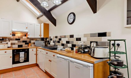 4 Bed in Two Waters Foot 4