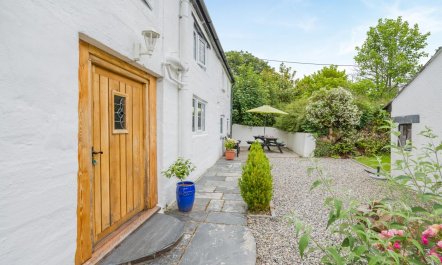 4 Bed in Two Waters Foot 4
